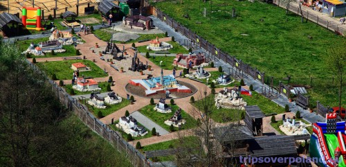 Podzamcze - Zamek Ogrodzieniec - Park Miniatur