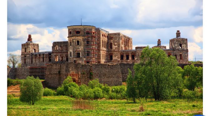Ujazd – ruiny zamku Krzyżtopór