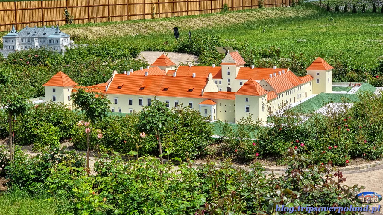 Kazimierz Dolny’2022 oraz kresowe zabytki w różanym ogrodzie